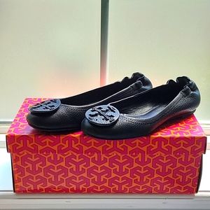 Tory Burch Reva tumbled leather black ballet flats size 5